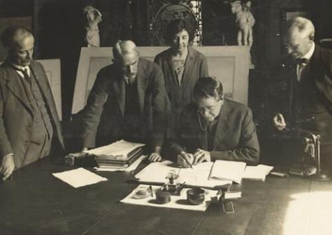 Signing of the tender for Sydney Harbour Bridge construction